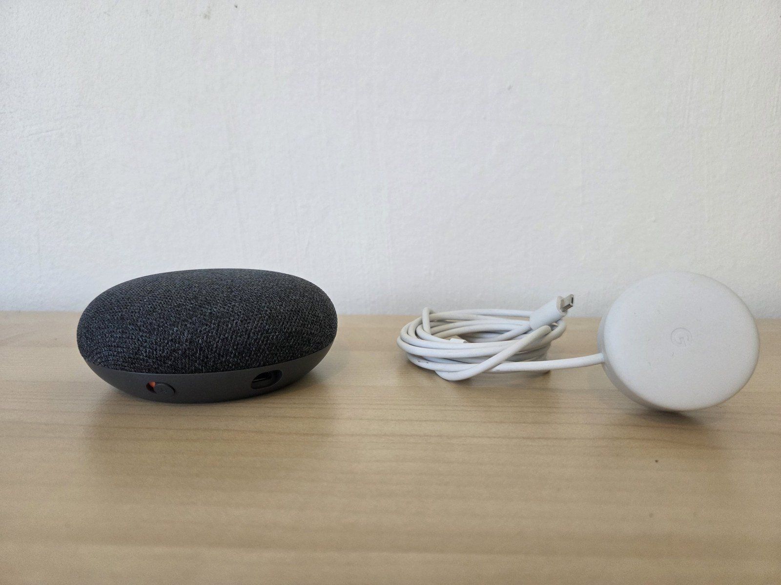 Google Casse acustiche: Google Home Mini enceinte connectée charbon + alimentation – Usato da Fribourg venduto da guilhem63