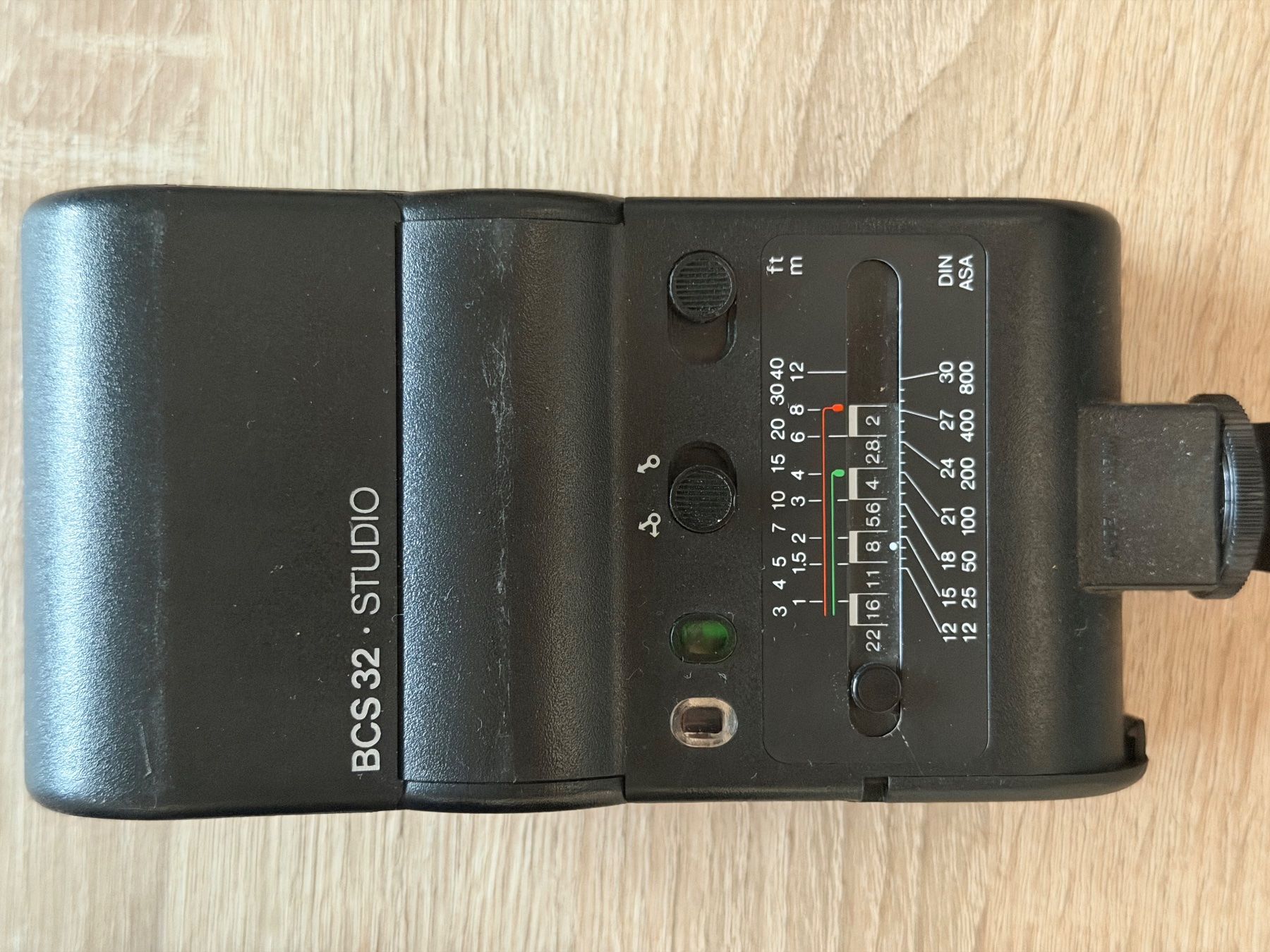 Mamiya Kamera: Mamiya NC1000s Analog Kamera mit Osram Blitzgerät. – Gebraucht aus Root von SWI6037 3