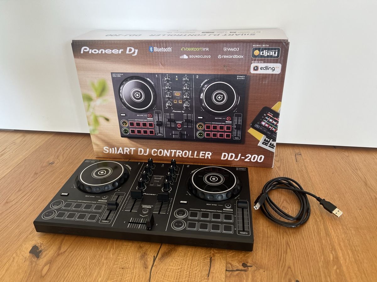 Pioneer Console di mixaggio: Pioneer DJ - Smart DJ Controller DDJ-200 – Usato da Altnau venduto da Dave1979 1