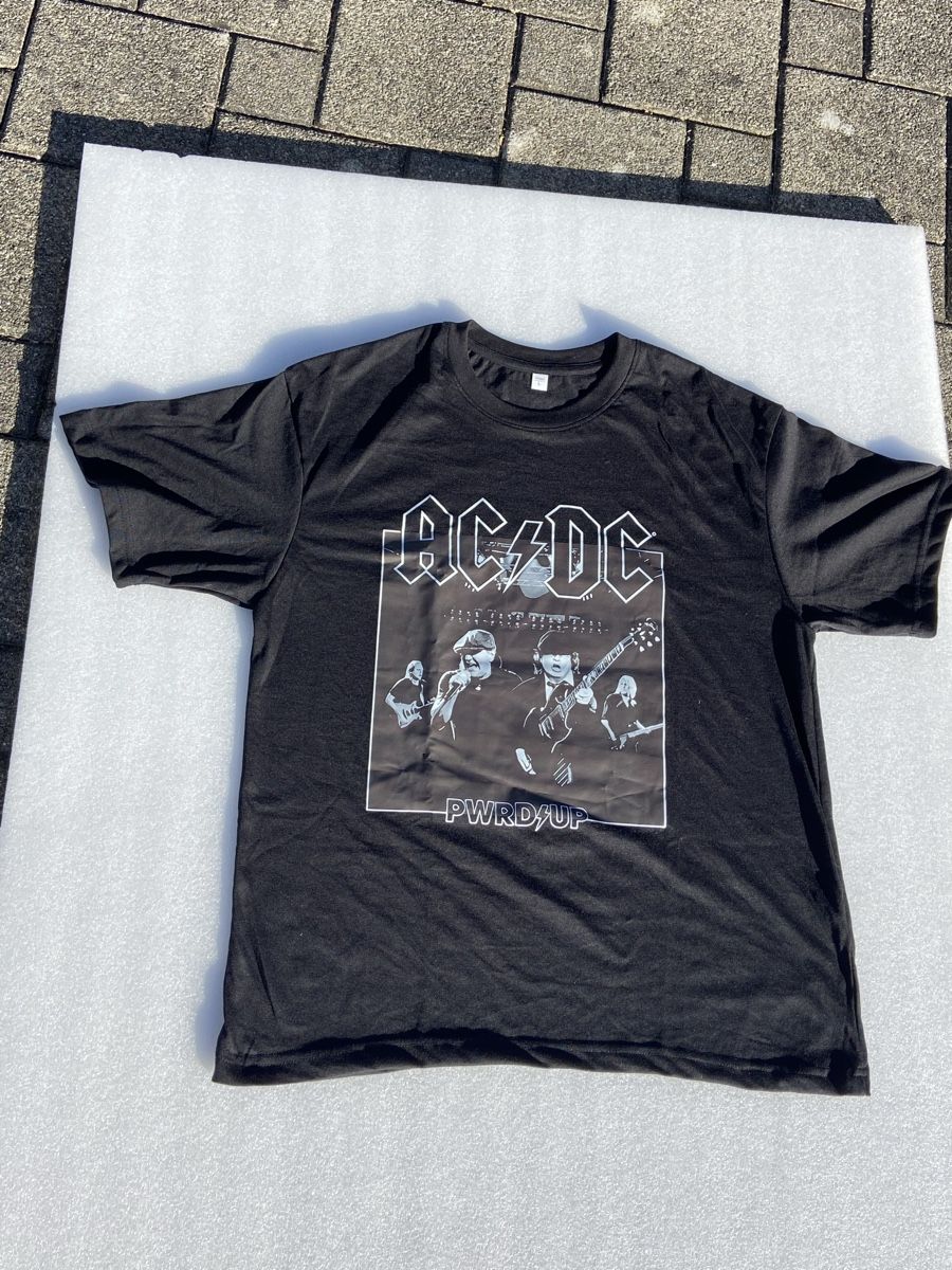 T-shirt: AC/DC Shirt – Nuovo (secondo la descrizione) da Schötz venduto da Willibandi 1