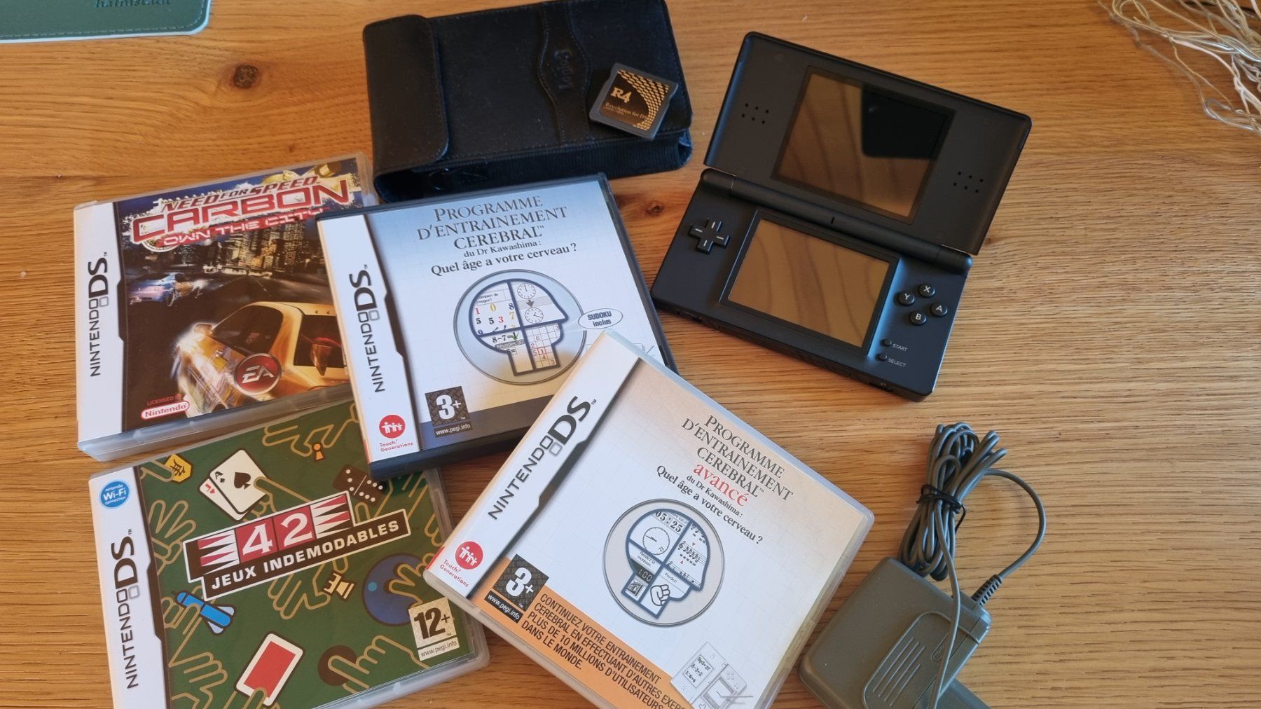 Nintendo Console: Nintendo DS Lite black / Etat comme neuf!! – Usato da Couvet venduto da Mima0077