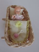 Puppenstuben Puppe + Wiege, Püppchen 6cm, Schlafaugen, antik
