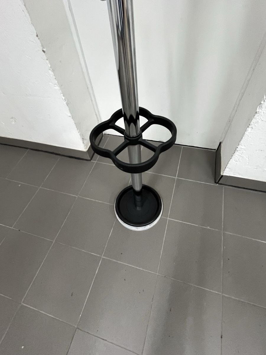 Sonstige Dekorationen & Accessoires: Kleider Ständer mit Schirmständer funktion – Gebraucht aus Neerach von fuz_8d7l 2