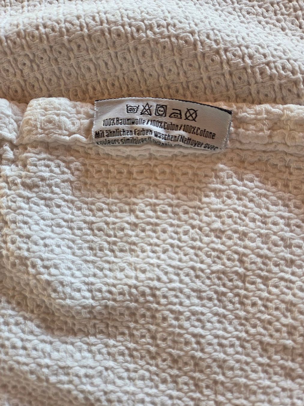 Coperte: 1 weisser Bettüberwurf / Decke – Usato da St. Gallen venduto da Razoon77 2