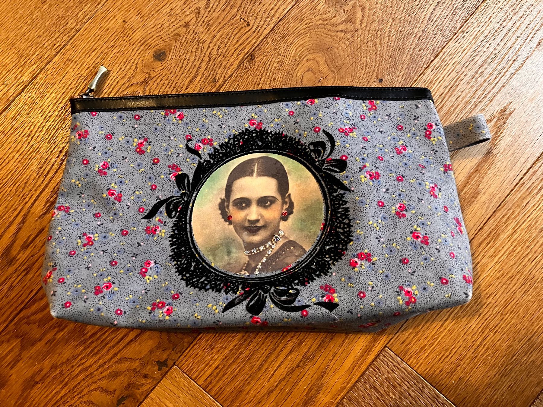 Custodie per cosmetici: Necessaire / Kulturbeutel – Usato da Bern venduto da Mawe0205