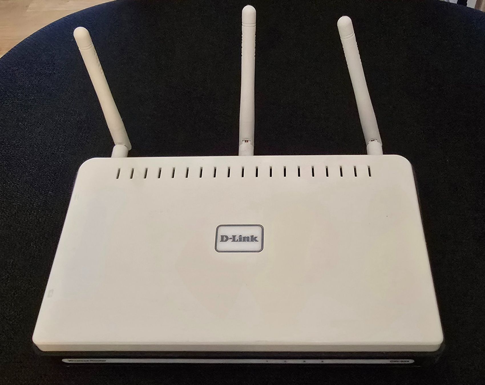 Dlink Modem & Router: D-Link Wireless Router DIR-655 – Usato da Winterthur venduto da Knoepfel