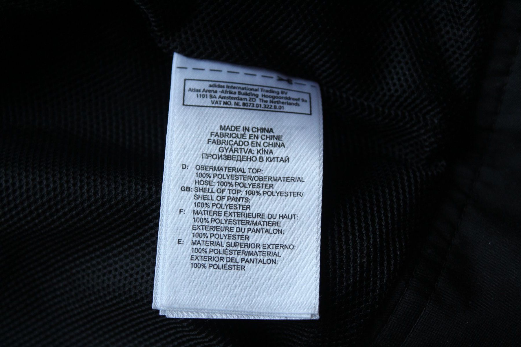 Adidas Giacche: Adidas Jäggli 46 mit Briefpost – Usato da Walliswil-Nbipp venduto da Speer516 3
