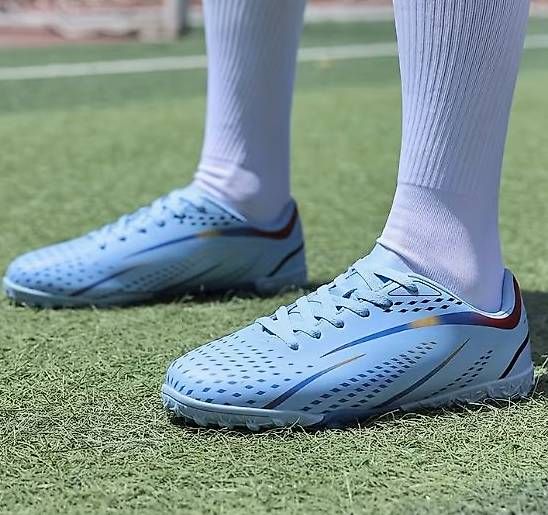 Herrenschuhe: Fussballschuhe, Grösse 43 (Neuware) – Gebraucht aus Frauenkappelen von Emma7 2