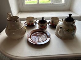 Keramik Kaffeeservice mit Blumenmuster gebraucht