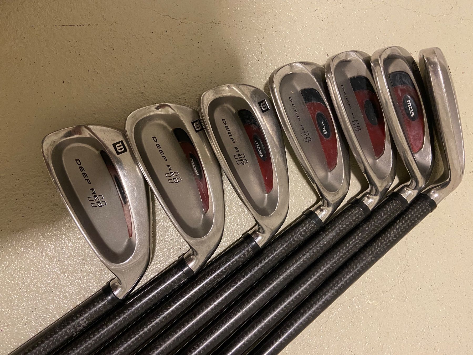 Wilson Mazze & Set: Wilson Golf - Eisen Set - Deep Red 2 - R-Flex - RH – Usato da Frauenfeld venduto da golfdude 2
