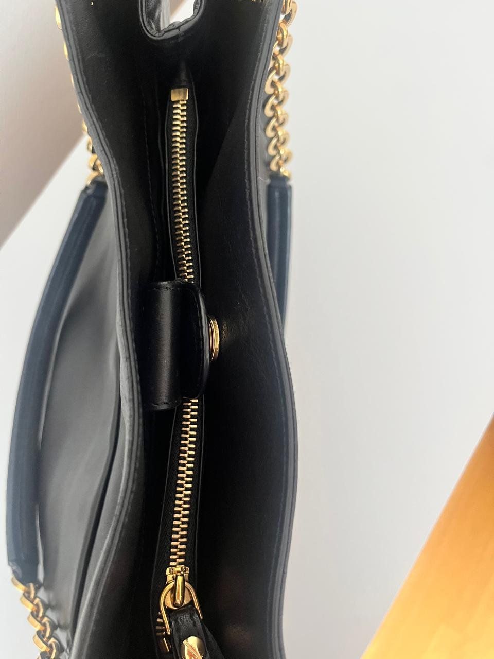 Salvatore Ferragamo Borse da donna: Ferragamo Black Leather Shoulder Bag Gold Chain – Usato da Basel venduto da sch_dpf5 1