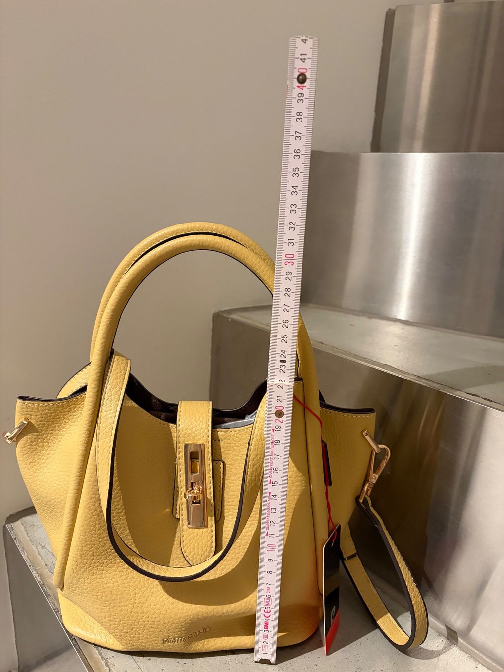 Pierre Cardin Taschen für Damen: Pierre Cardin yellow shoulder bag – Neu und originalverpackt aus Zürich von Sonikasantos 5