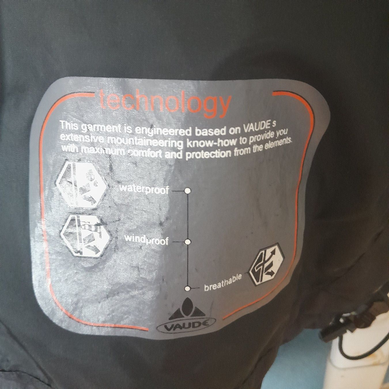 Giacche: Schwarze Übergangsjacke Grösse 36, Kapuze – Usato da Horgen venduto da Amanda30 4