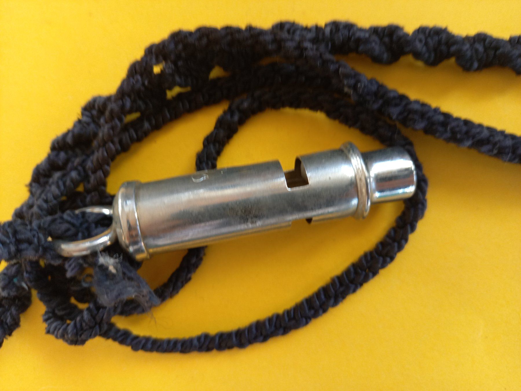 Strumenti musicali: Sifflet ancien de type scout – Usato da Rossens FR venduto da Souris1 2