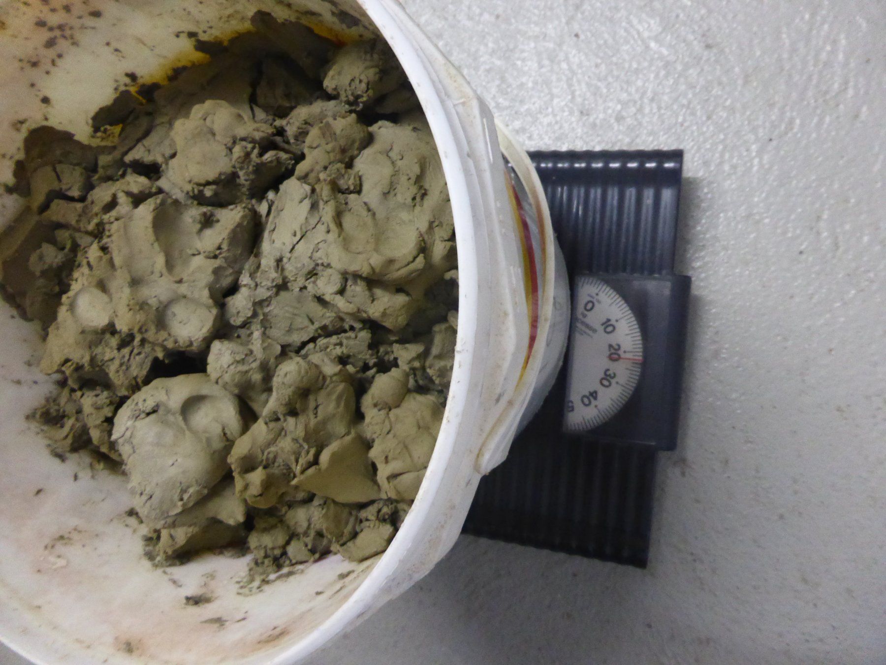 Materiale per modellare: Ton zum Töpfern, ca. 20kg – Usato da Triengen venduto da Nussbaum14 4