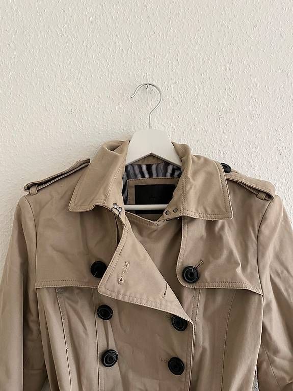 Cappotti: Trenchcoat MANGO Gr. S – Usato da Bern venduto da tan_2rrh 1