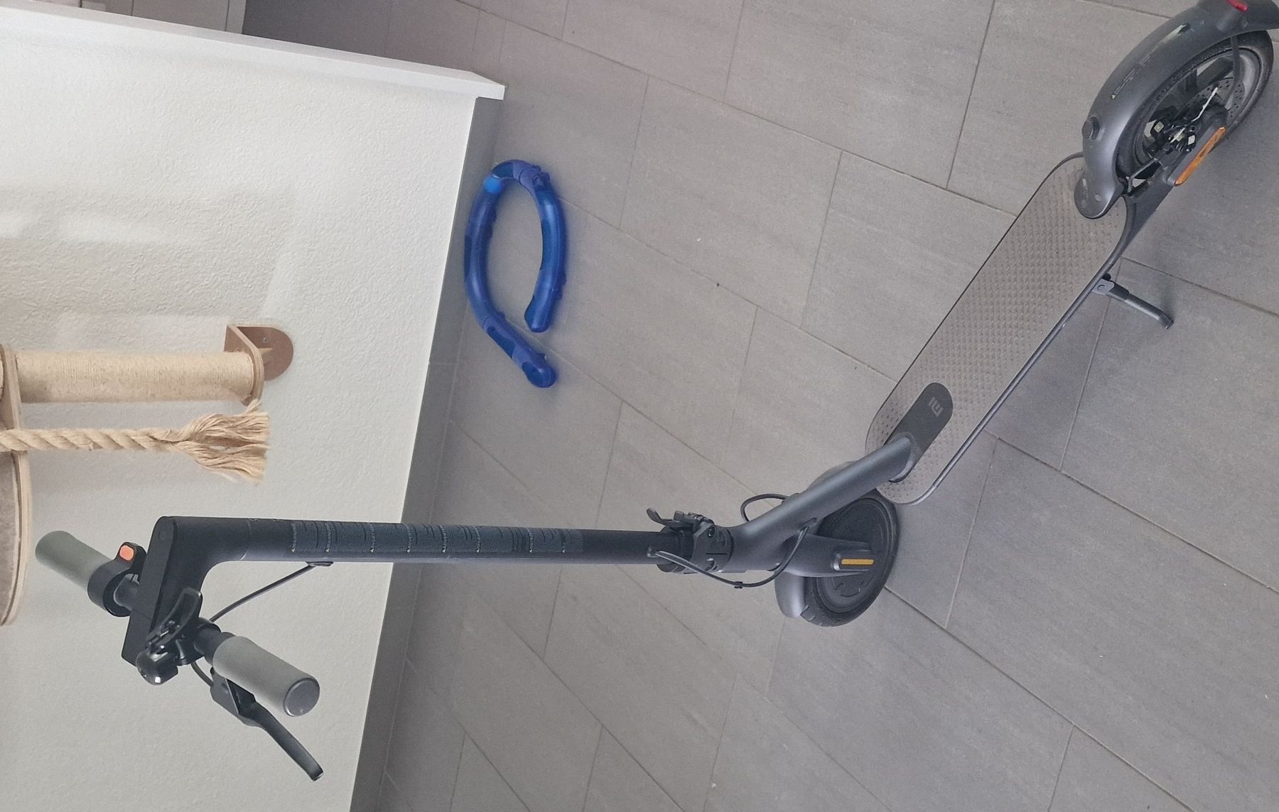 Veicoli elettrici: Mi Electric Scooter Essential – Usato da Auslikon venduto da jan_8cgf