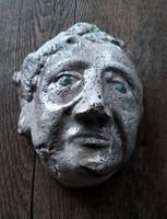 Kleineres handgefertigtes Ton Gesicht  -  Art Brut