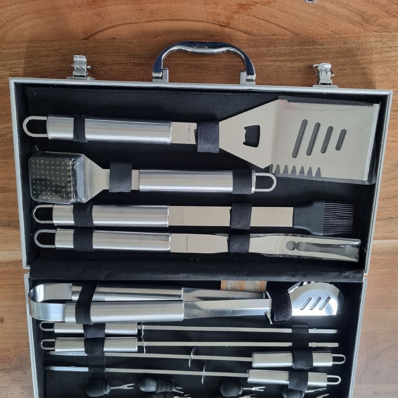 Set di posate: Grill Besteckkoffer 16 Teilig – Nuovo (secondo la descrizione) da Zürich venduto da ret_7ppg 2