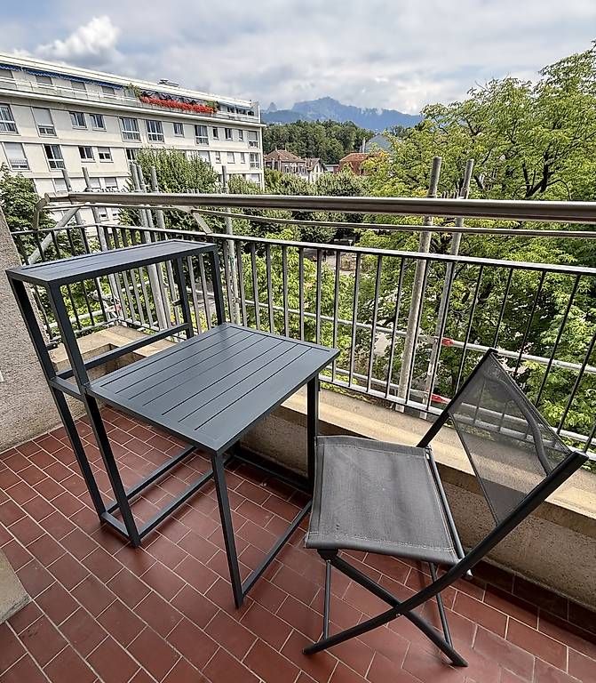 Set di tavolo e panche: Table de balcon avec chaise – Nuovo e nell'imballaggio originale da Vevey venduto da cat_tw2s