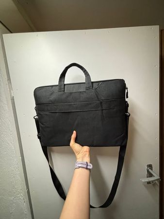 PORTEUR DE LAPTOP - SpacieuxPorteur de laptop noir avec desi
