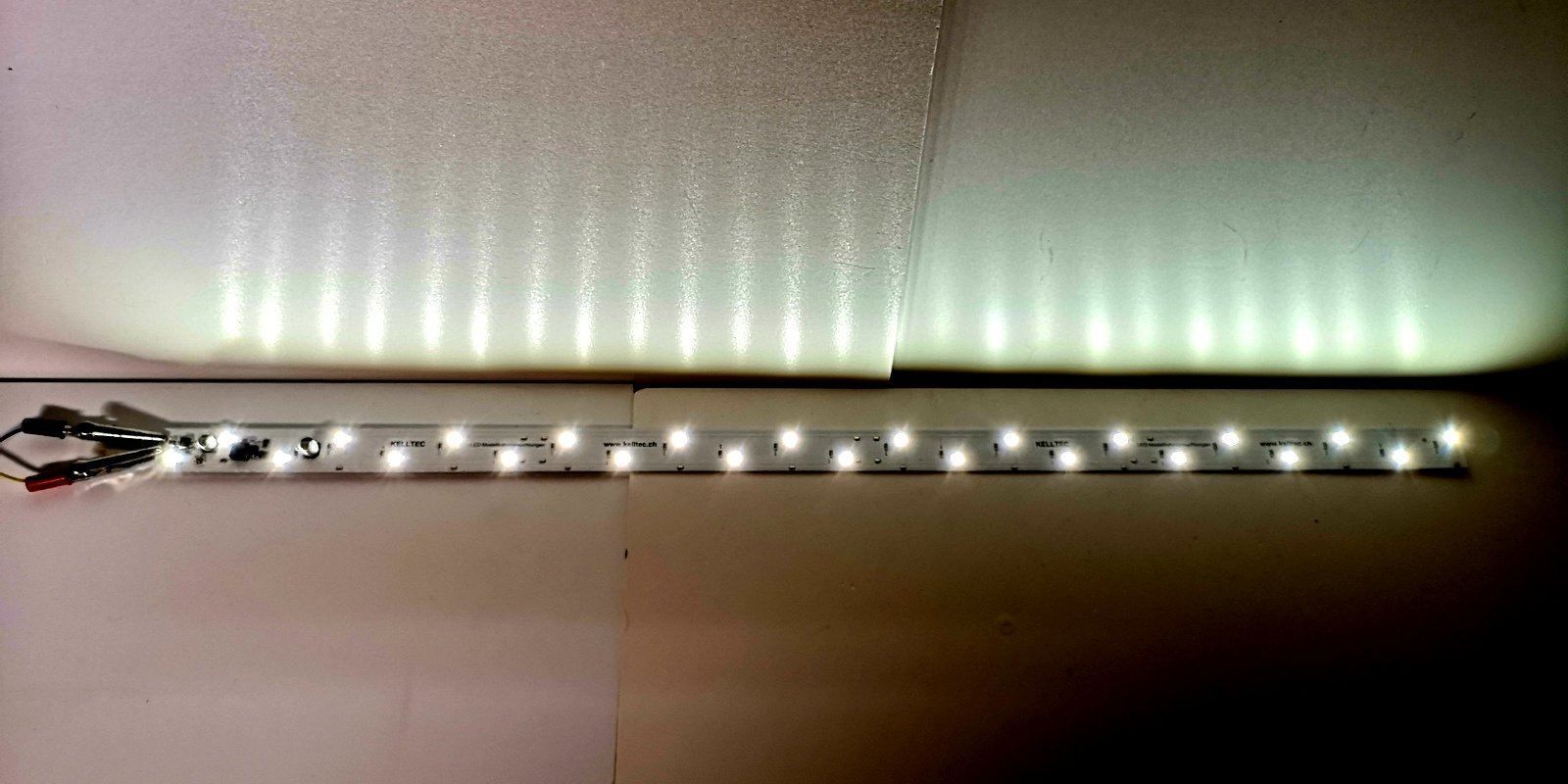 Viessmann Modellini di ferrovie: 10 Stk. KELLTEC 570mm LED Stäbe warmweiss dimmbar 24V AC/DC – Nuovo (secondo la descrizione) da Dittingen venduto da Beamsplitter