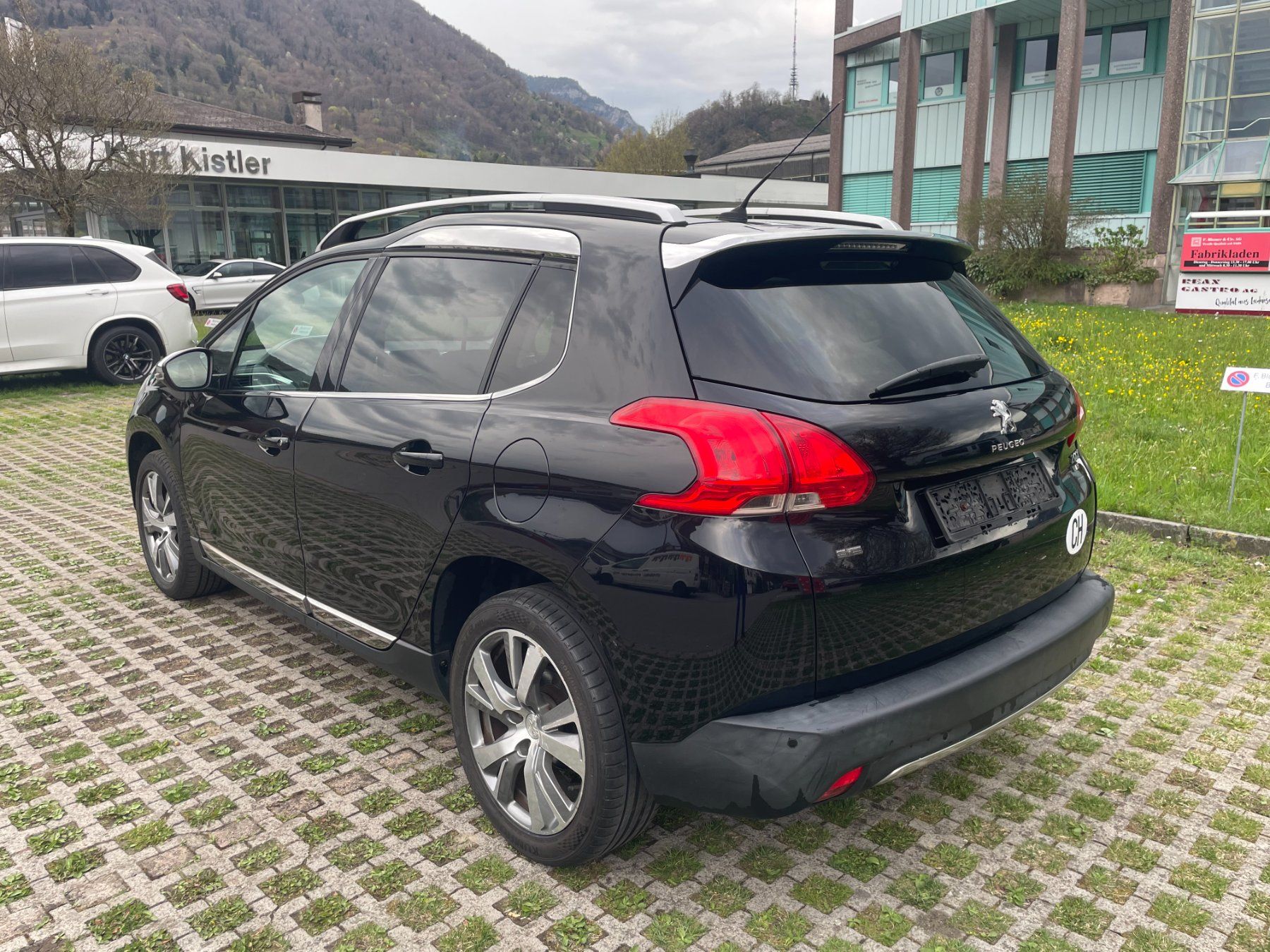Peugeot Autos: 2016, Peugeot 2008 1.2 benzin – D'occasion à Bilten par Mietauto-Robert 5