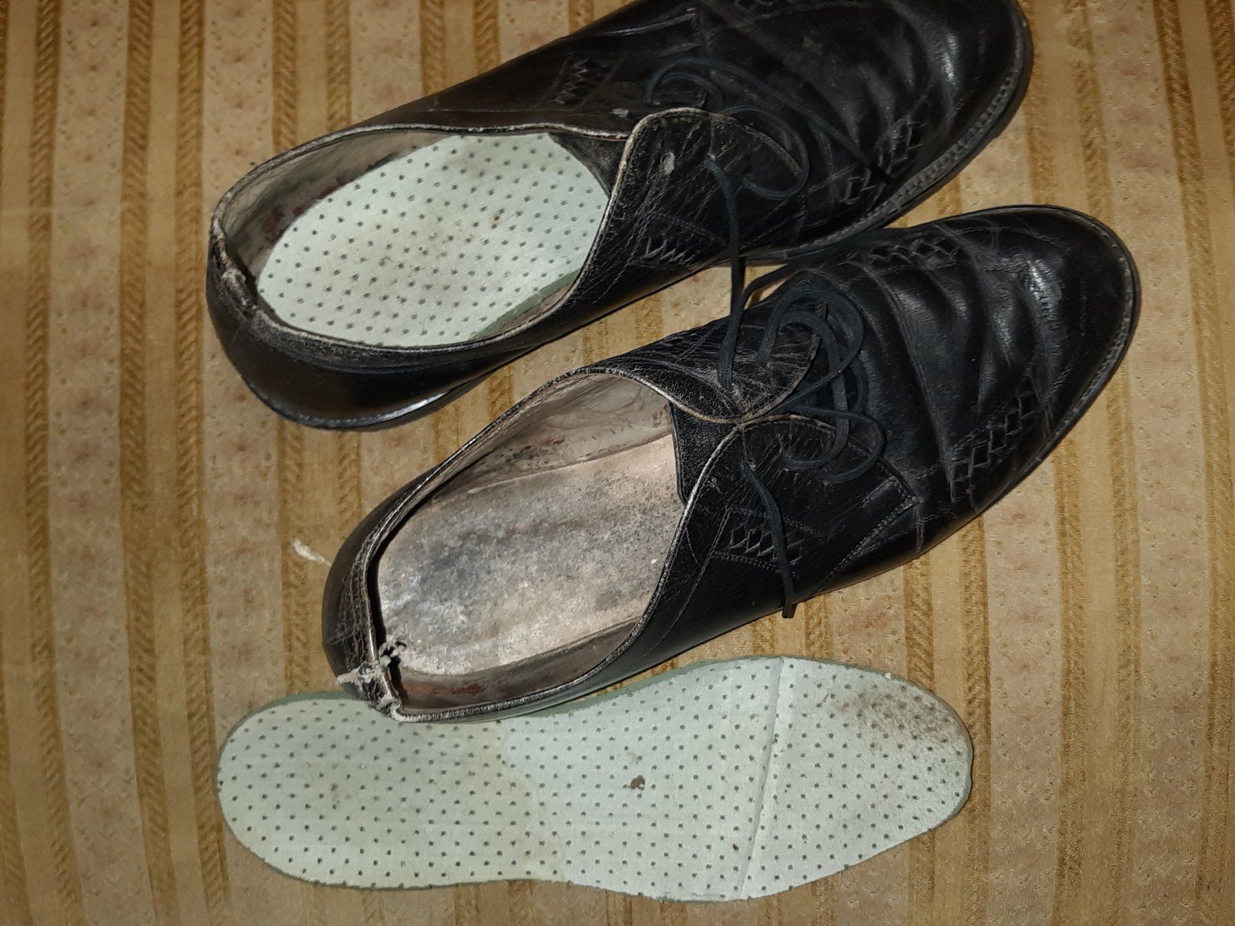 Scarpe da uomo: 1 Paar antike Herrenschuhe – Usato da Rotkreuz venduto da nigal 1