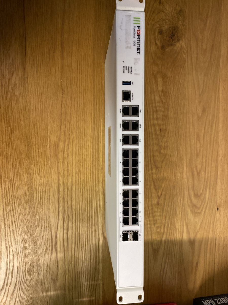 Fortinet Firewall: Fortinet FortiGate 100E Firewall – Gebraucht aus Zufikon von  1