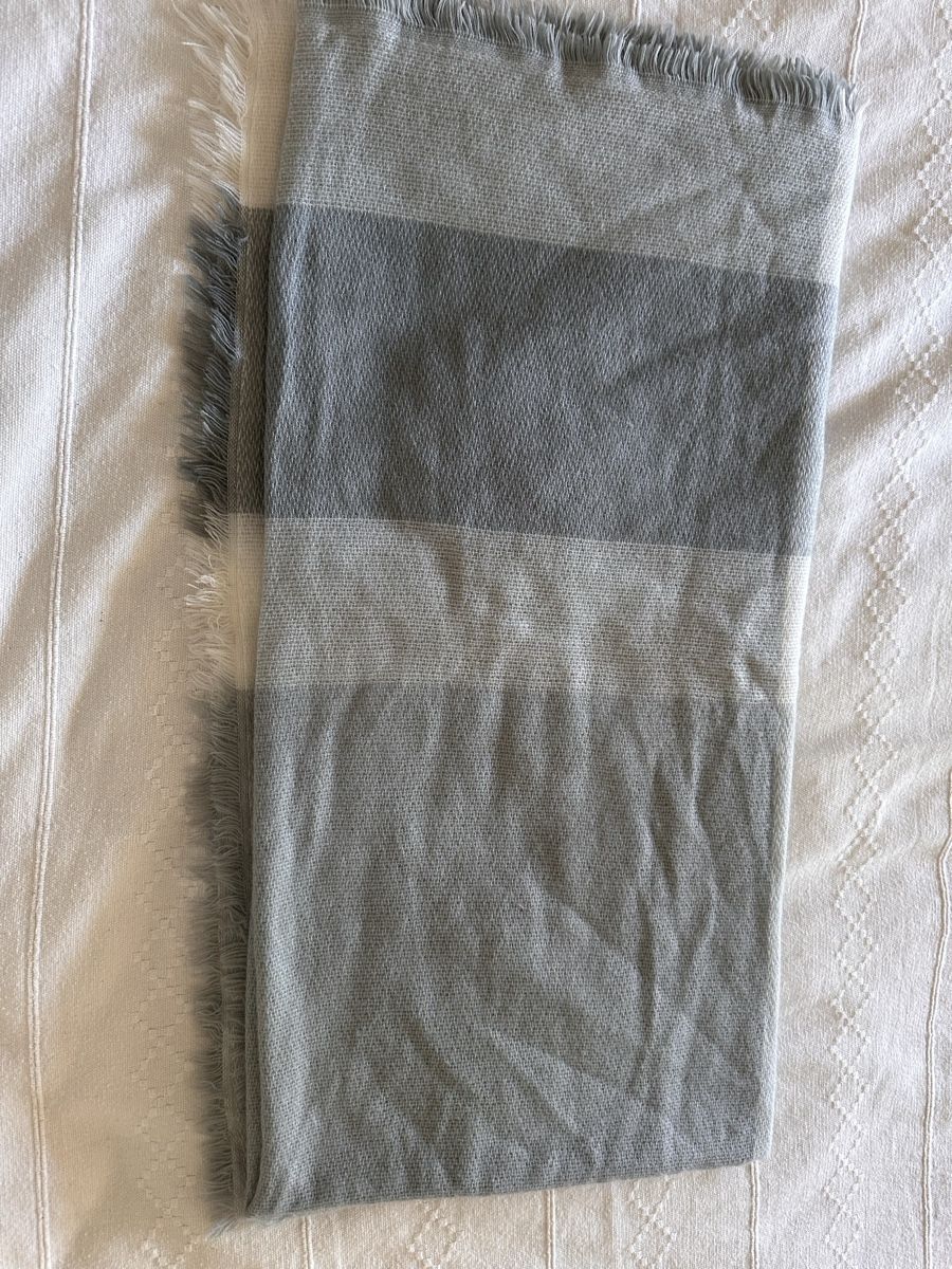 Foulard & Sciarpe: Scarf grey and white – Usato da Zürich venduto da car_68nt 1