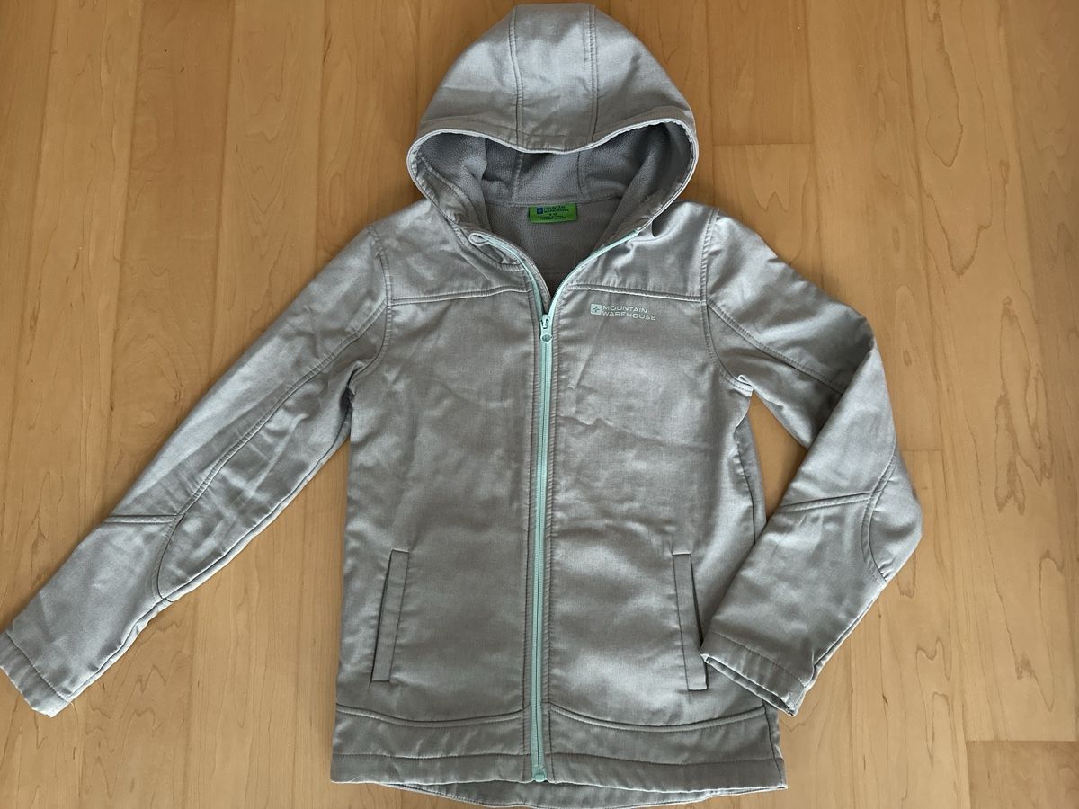 Giacche: Mountain Warehouse Softshell Jacke, Grau, 9-10 Jahre – Usato da Flawil venduto da savoypremium