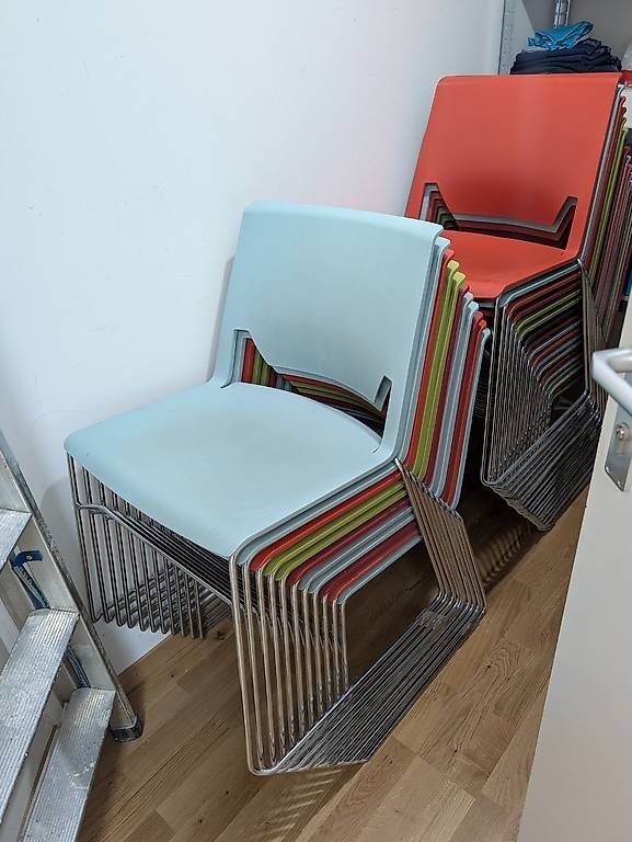 Sedie: 29 chaises empilables – Usato da Genève venduto da Association_S5