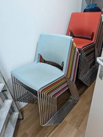 29 chaises empilables