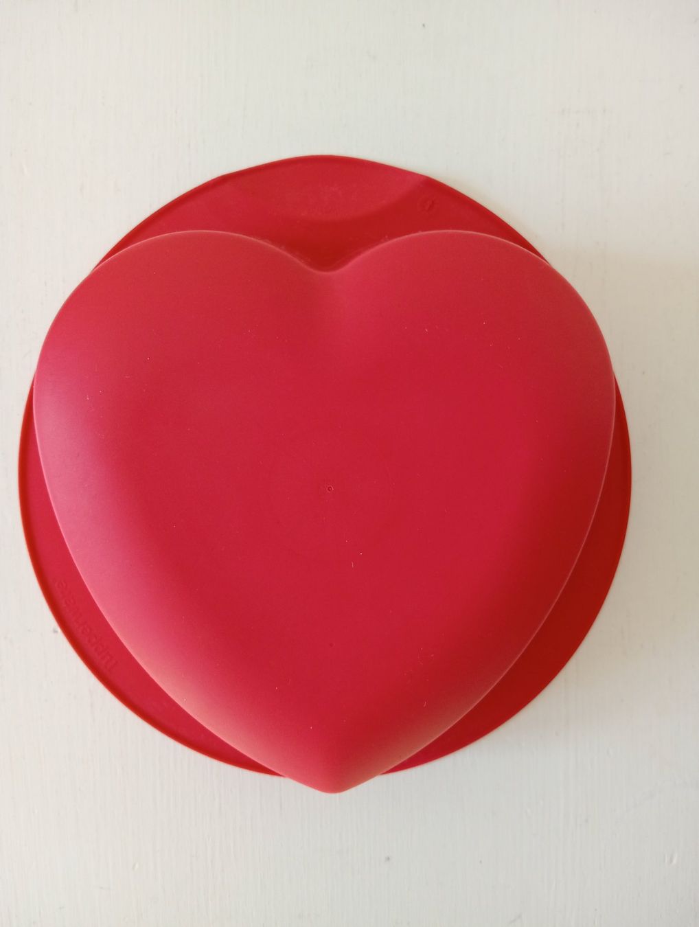 Tupperware Teglie da forno: Tupperware Backform in Herz-Form aus Silikon Rot – Usato da Allschwil venduto da Evgeniia78 3