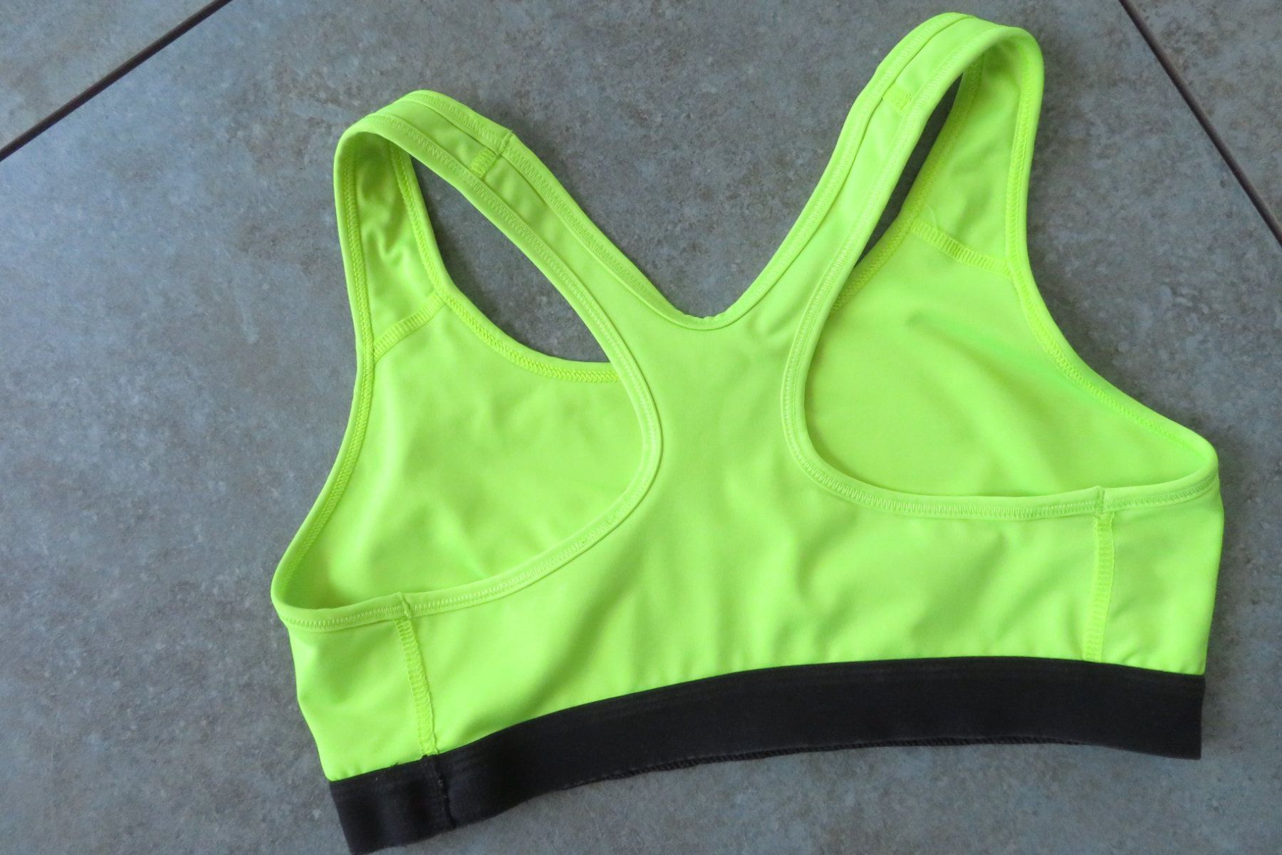 Sonstige Unterwäsche: NIKE Performance DRI_FIT BH Grösse M – Gebraucht aus Wil ZH von Tamagy 1