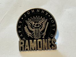 1 Pin Ramones