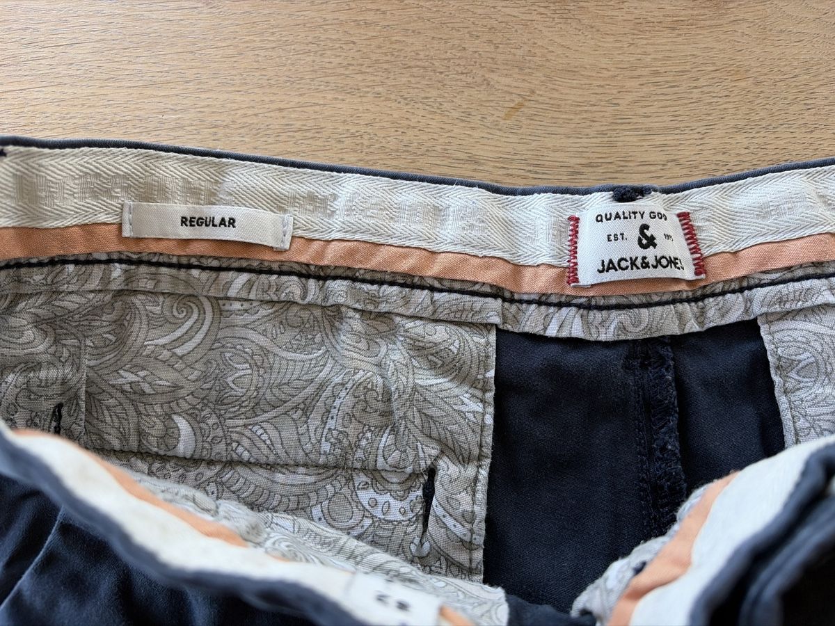 Jack & Jones Pantaloni: Zwei Paar Hosen, 32/34 – Usato da speicher venduto da danicole 2