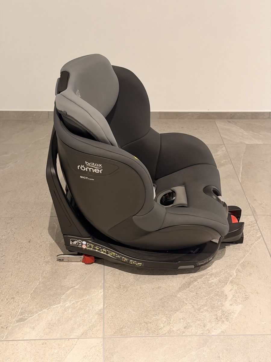 Britax Römer Auto-Kindersitze: Britax Römer DUALFIX M i-SIZE Kindersitz – Gebraucht aus Möriken AG von tau_d26k 1