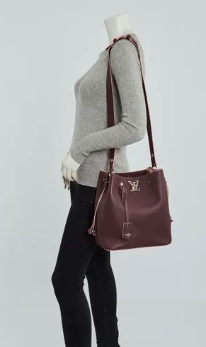 Louis Vuitton Borse da donna: Louis Vuitton Lockme Bucket – Usato da Reinach AG venduto da BisMad3 2