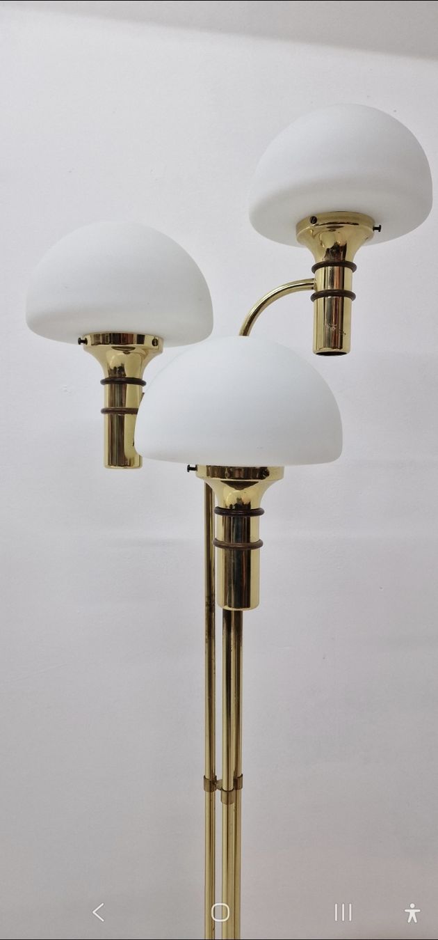 Lampade: 3-Leuchten Stehlampe aus Messing & Opalglas    – Usato da ZÜRICH venduto da Arte-24 4