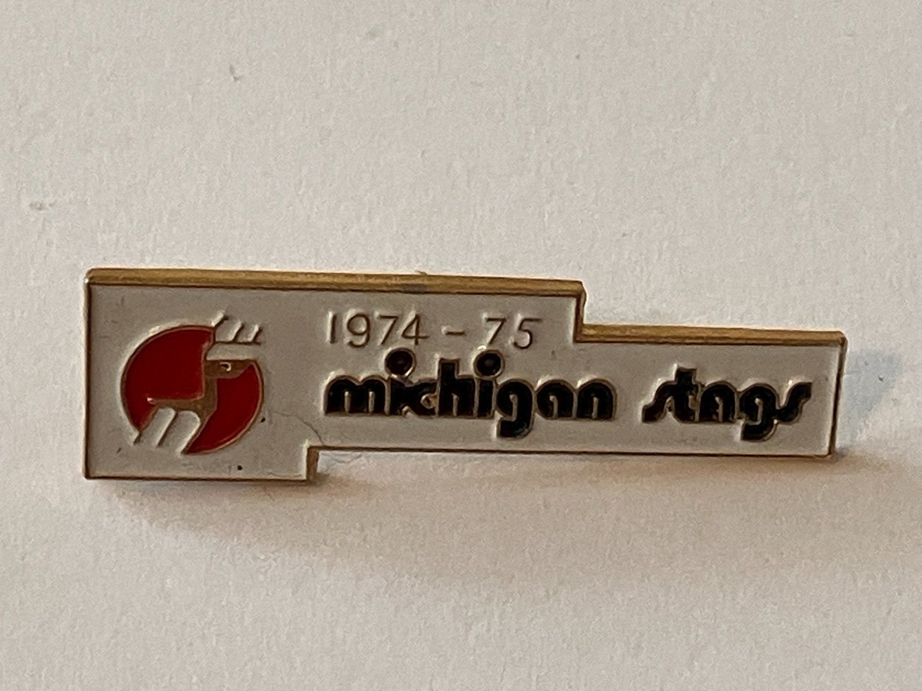 Placchette & Badge: 1 Pin Michigan Stags – Usato da Basel venduto da djwwpp