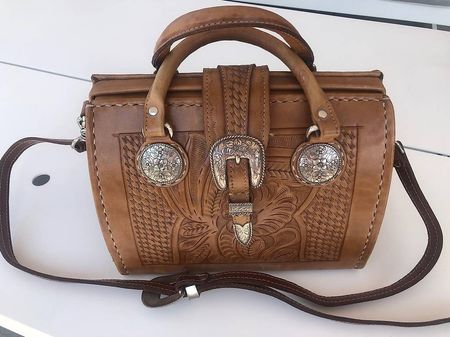 Damen Tasche im Westernlook mit Silber Applikationen