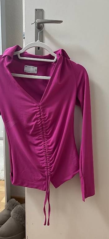 Maglioni & Felpe: Schönes Langarm Shirt  – Usato da Bolligen venduto da arg_v256 1