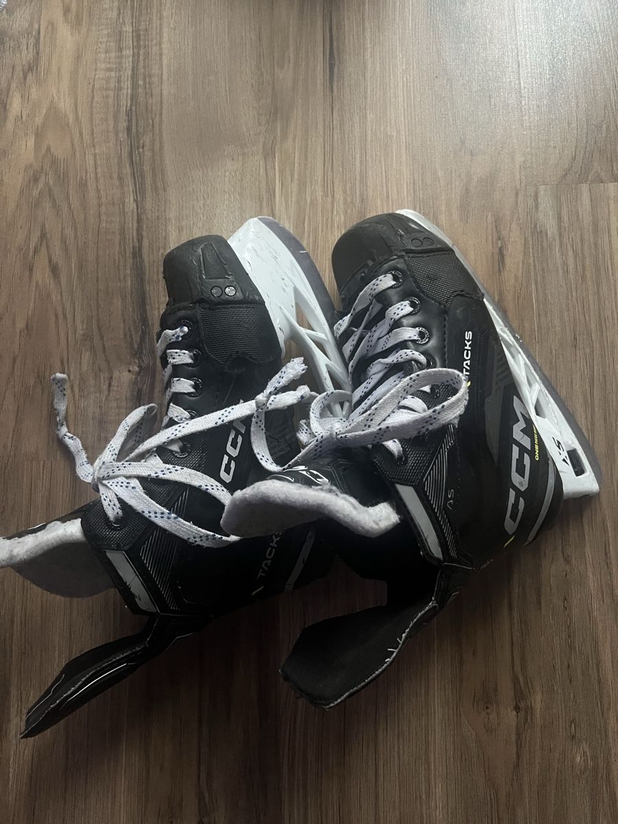 Ccm Pattini da ghiaccio: CCM Schlittschuhe Gr. 35 – Usato da Zug venduto da jla_h7zm 2