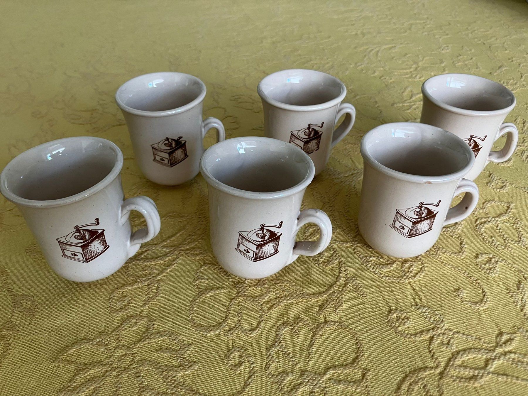 Tassen: 6 tazze di medie dimensioni con macina caffè – Gebraucht aus Melano von H-Sara