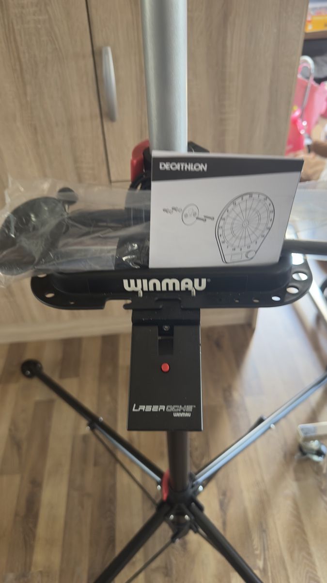 Winmau Tiro con l'arco: Winmau Ständer Extreme 2 mit Laser und Dartscheibe – Nuovo (secondo la descrizione) da Muri AG venduto da Domenicob1 2