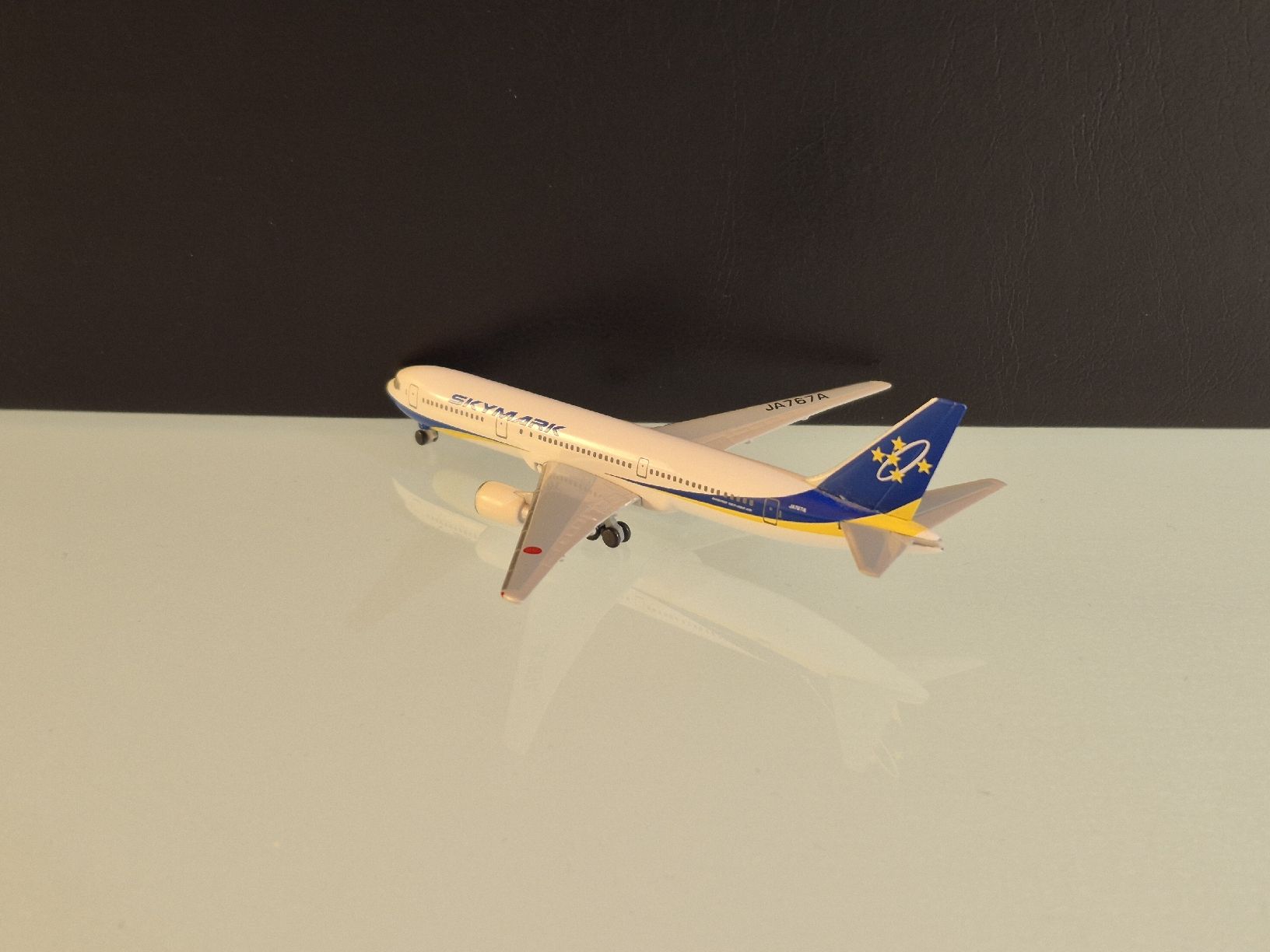 Herpa Kit di modellismo & Modellini statici: Herpa Skymark Airlines 1:500 – Usato da Uetendorf venduto da myhome12 1