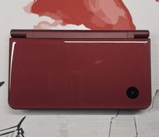 Nintendo DSi XL Bordeaux/Rot + Nintendogs