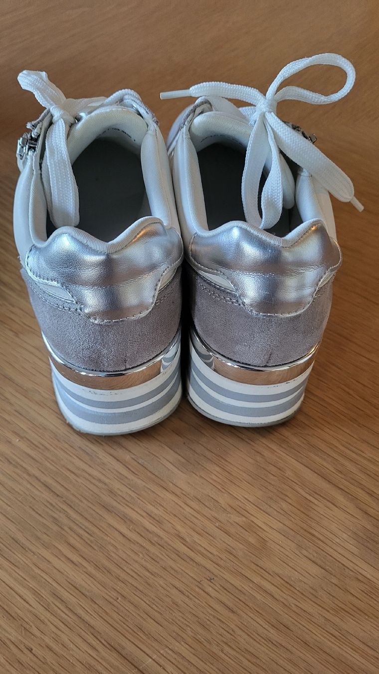 Scarpe da donna: Venice Sneaker weiss silber Gr. 38  – Usato da Aarberg venduto da Katito 1