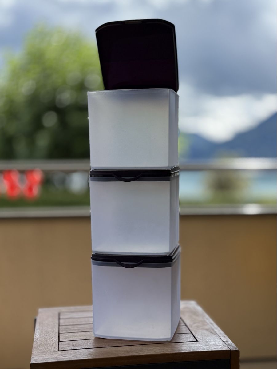 Tupperware Contenitori & Simili: 3 Tupperware Eidgenossen plus 3.4l Behälter mit lila Deckel – Usato da Oberägeri venduto da eladiel 1